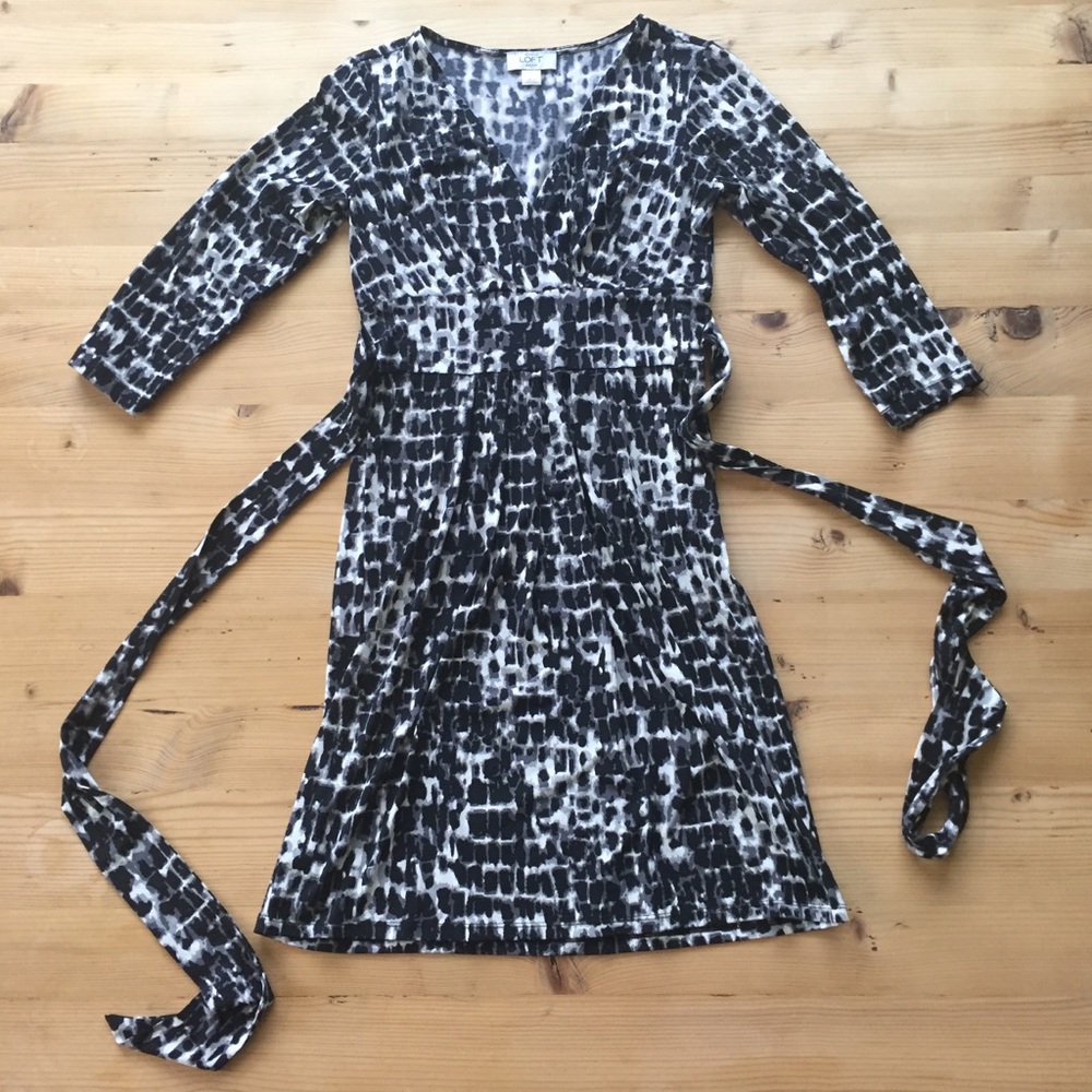 Loft black and white wrap dress  XXSP EUC